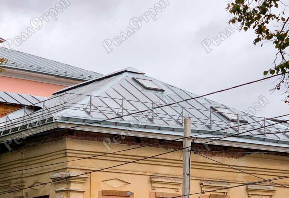 Монтаж кровли Южный флигель усадьбы Холщевниковых Устройство кровли Флигель Южный усадьбы Холщевниковых фото 15